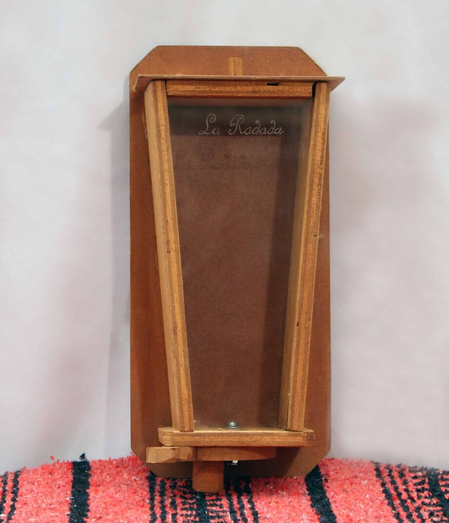 Yerbera original en Madera con vidrio c/ Tolva, mecanismo inferior . Para pared