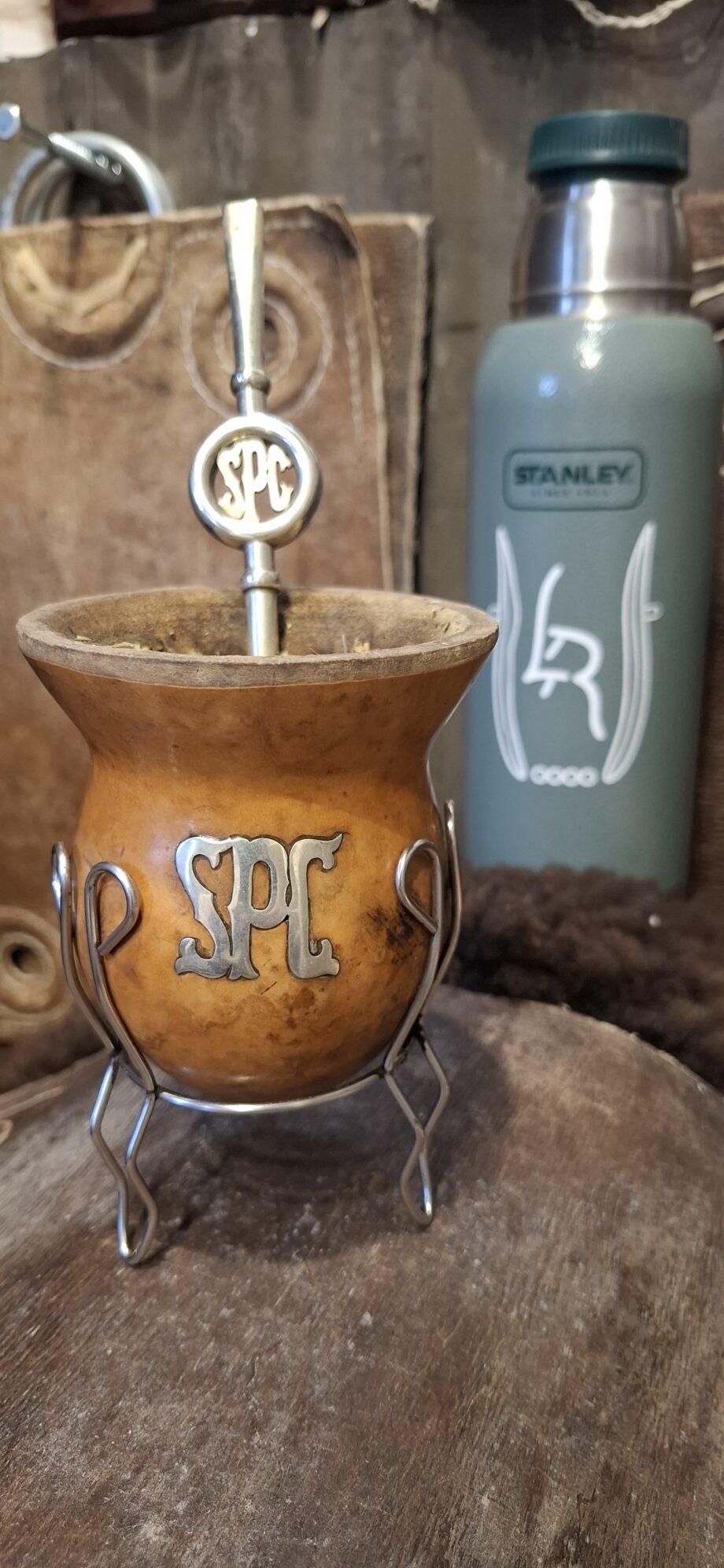 Mate Calabaza Especial (limitado) con iniciales  incrustadas en pura alpaca - Trabaja pletero artesanal - Calidad La Rodada