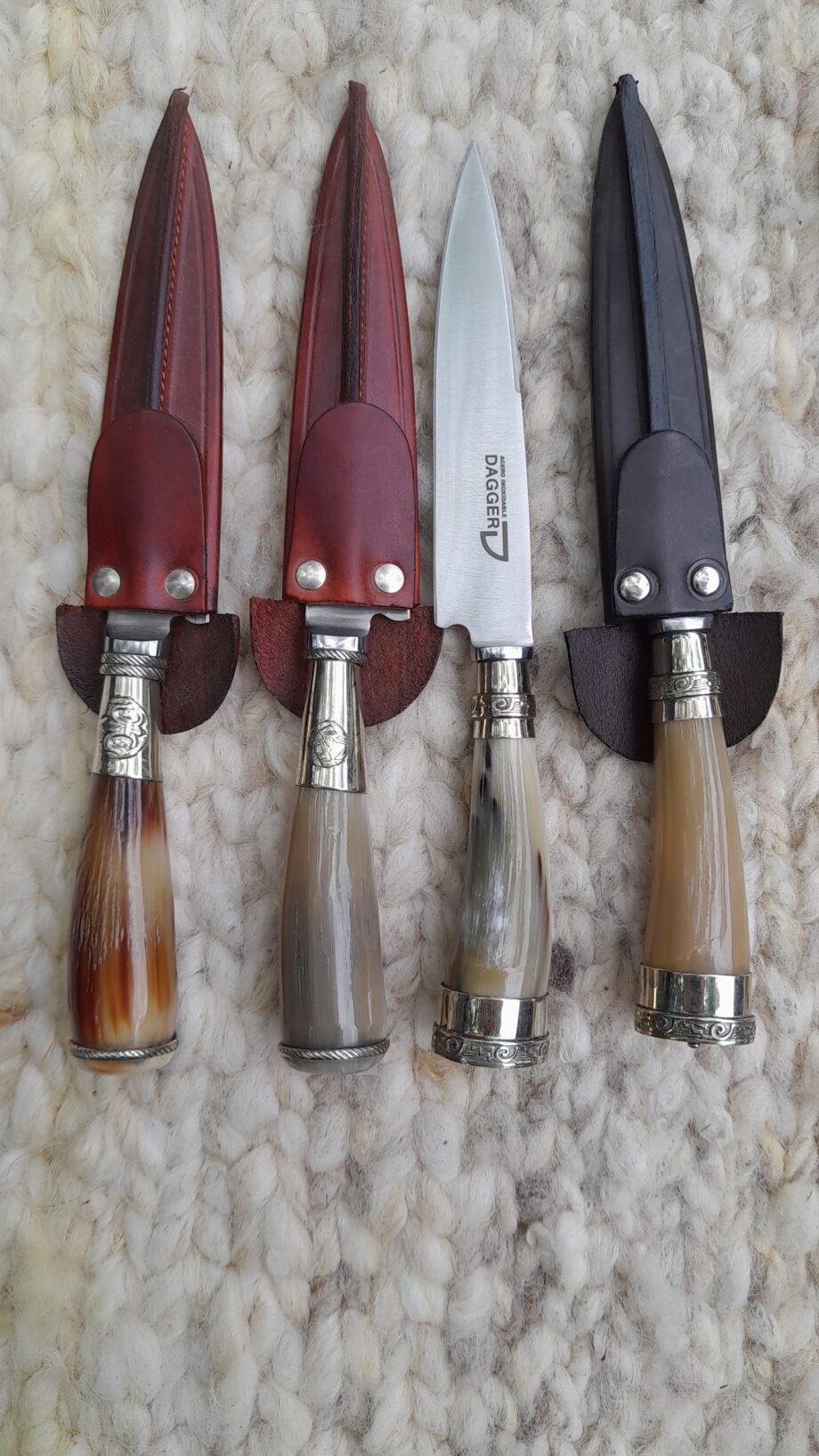 Cuchillo asta de Cebú con  doble virola Alpaca especial - Hoja acero inoxidable - Vaina cuero vacuno -  Origen Tandil