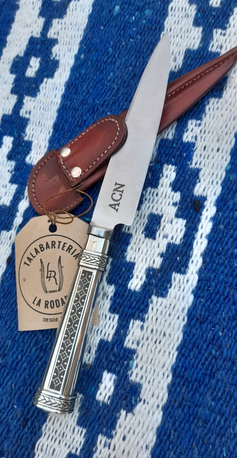 Cuchillo Premiun (exclusivo) cabo Alpaca con Guardapampa ; hoja alemana acero inox.14cm