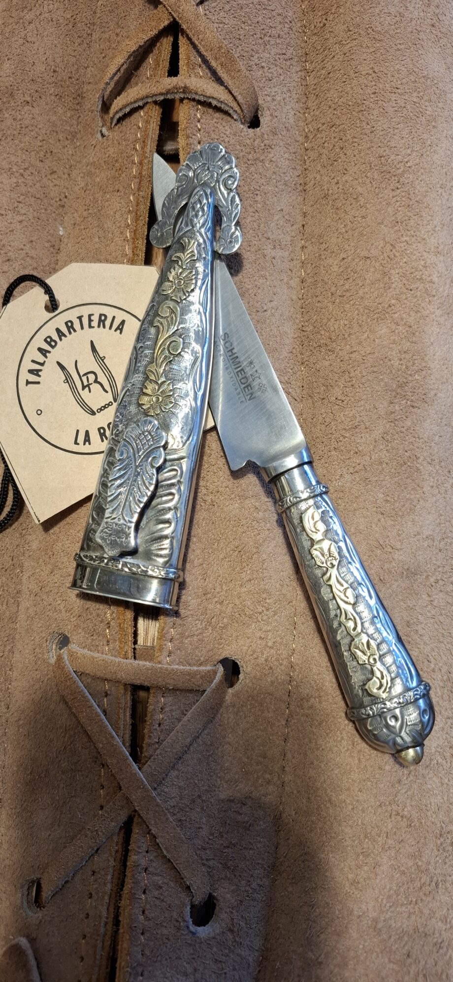 Cuchillo Premiun alta alpaca cincelado a mano. Hoja alemana de 12cm acero inox.