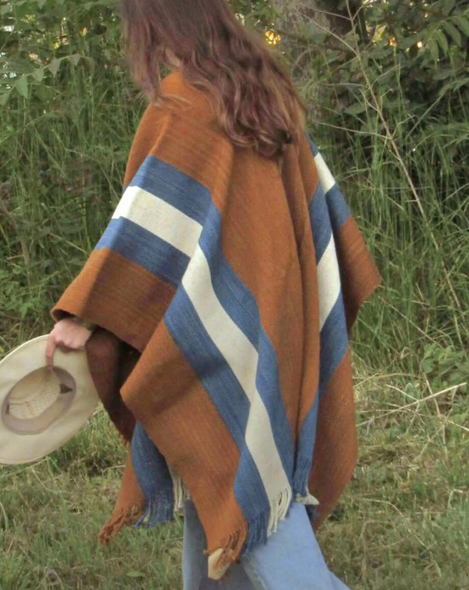 Poncho Catamarqueño pesado oveja natural con motivo / guarda argentina
