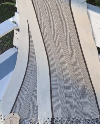 Chal-Pié de cama- Camino oveja natural hecha en telar en Catamarca - 2mtrs x 41 cm