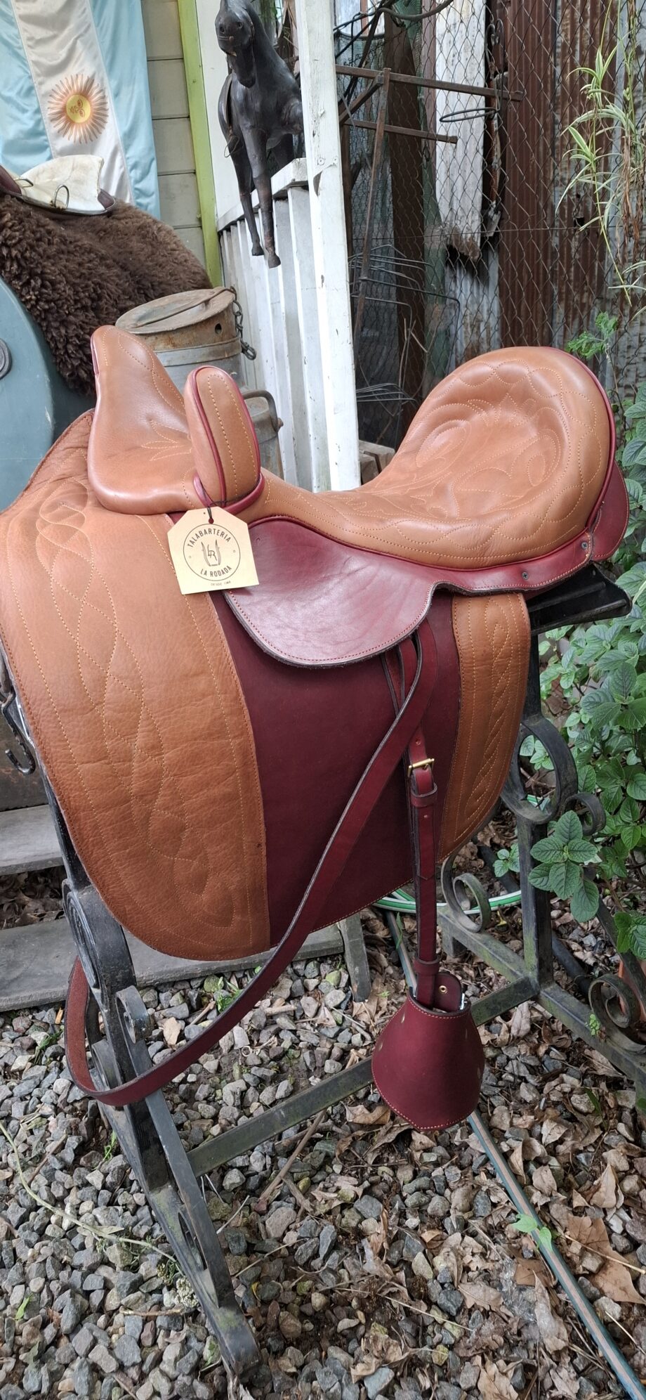 Montura cuero vacuno especial modelo dama (para desfiles criollos)