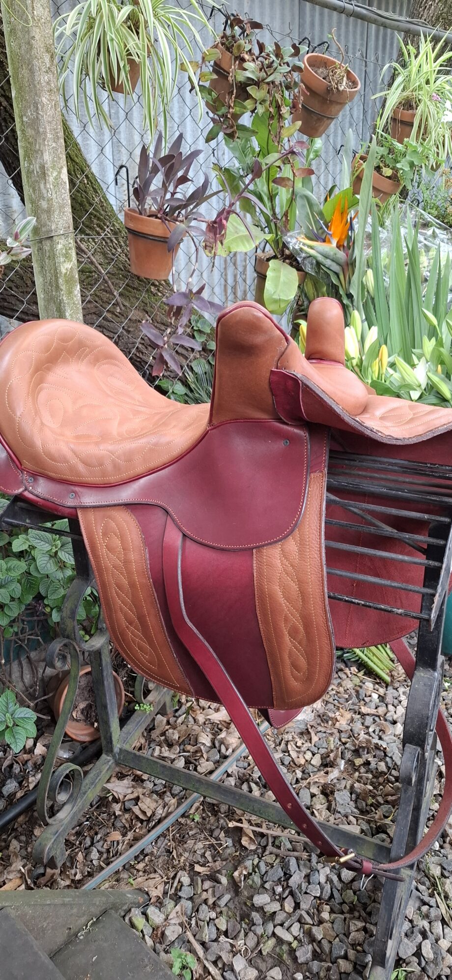 Montura cuero vacuno especial modelo dama (para desfiles criollos)