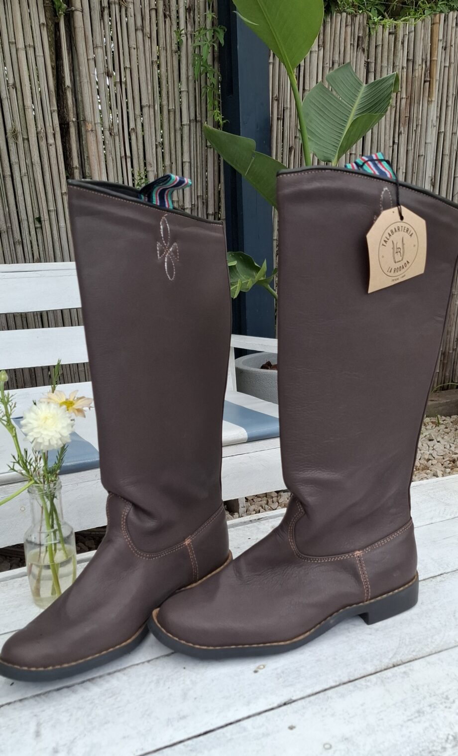 Bota cuero vacuno engrasada caña alta suela goma