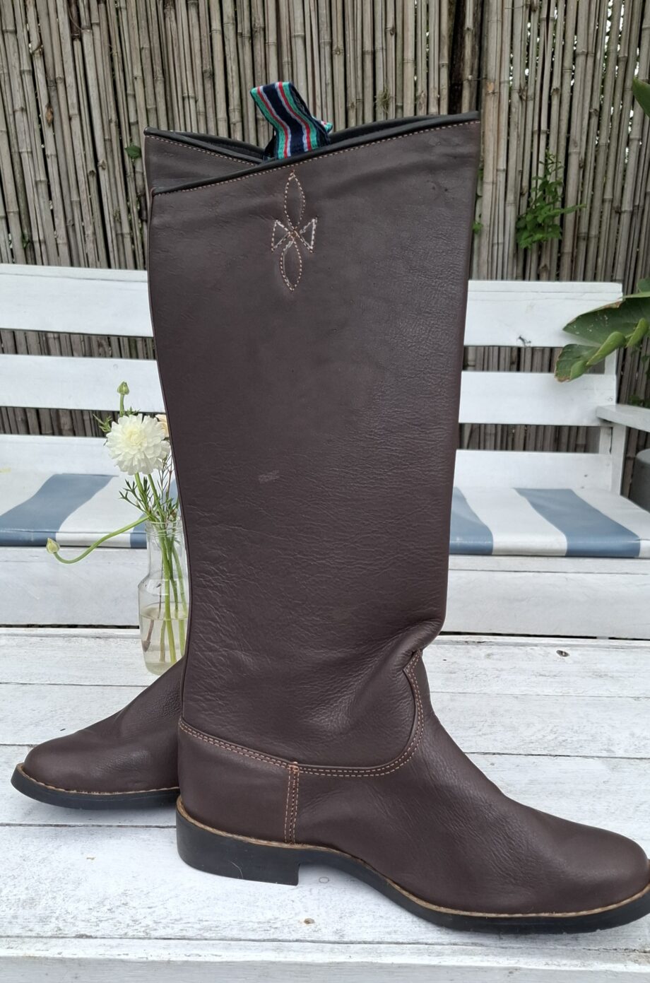 Bota cuero vacuno engrasada caña alta suela goma
